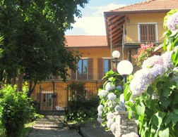 Casa Stella - Ferienhausansicht mit Gartenzugang
